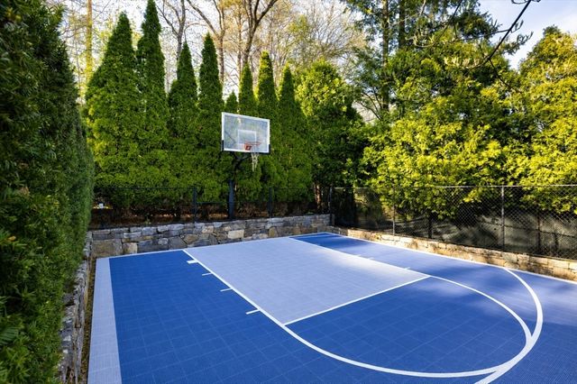 40 Singletree Rd, Brookline, MA 02467