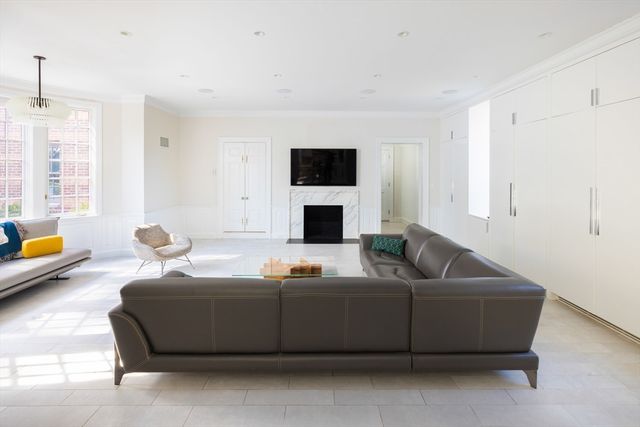 40 Singletree Rd, Brookline, MA 02467
