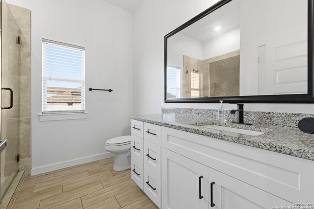 136 Summer Meadow, La Vernia, TX 78121