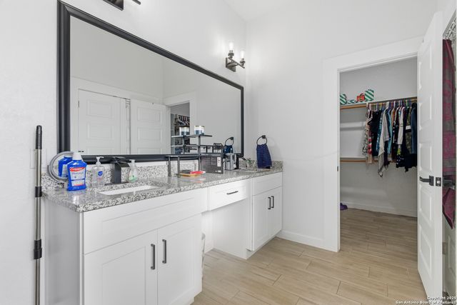 136 Summer Meadow, La Vernia, TX 78121