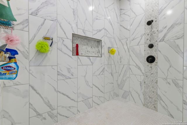 136 Summer Meadow, La Vernia, TX 78121