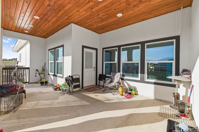 136 Summer Meadow, La Vernia, TX 78121