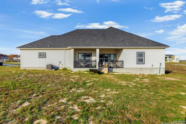 136 Summer Meadow, La Vernia, TX 78121