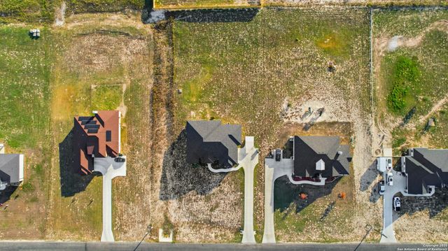 136 Summer Meadow, La Vernia, TX 78121