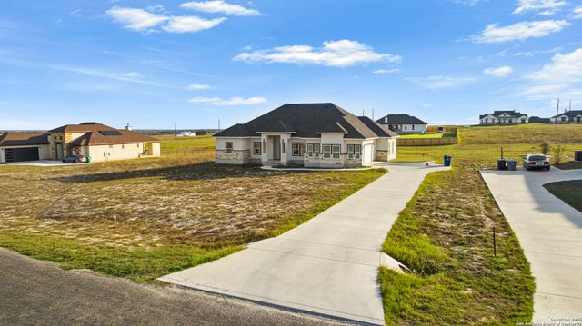 136 Summer Meadow, La Vernia, TX 78121