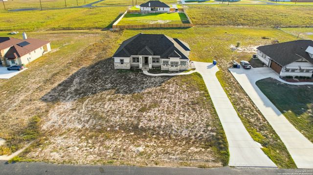 136 Summer Meadow, La Vernia, TX 78121