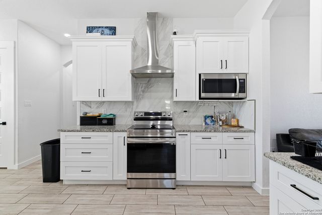 136 Summer Meadow, La Vernia, TX 78121