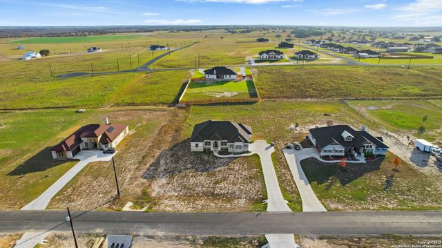 136 Summer Meadow, La Vernia, TX 78121