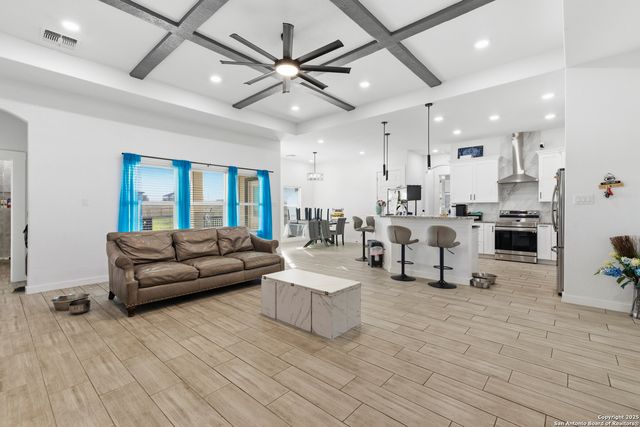 136 Summer Meadow, La Vernia, TX 78121