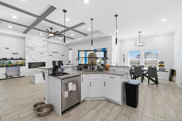 136 Summer Meadow, La Vernia, TX 78121