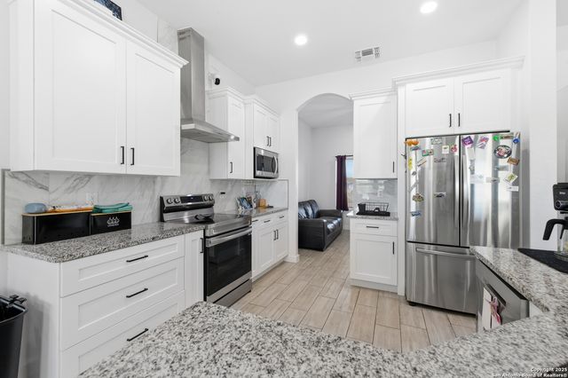 136 Summer Meadow, La Vernia, TX 78121