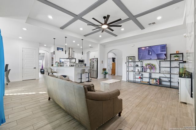 136 Summer Meadow, La Vernia, TX 78121