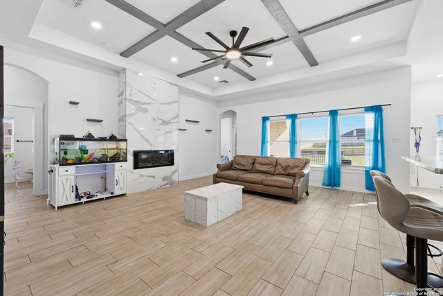 136 Summer Meadow, La Vernia, TX 78121