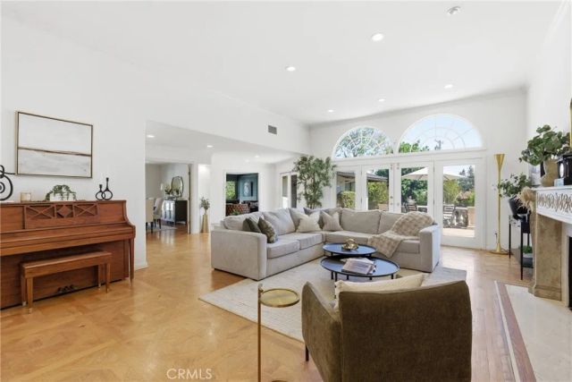 950 Hampton, Arcadia, CA 91006
