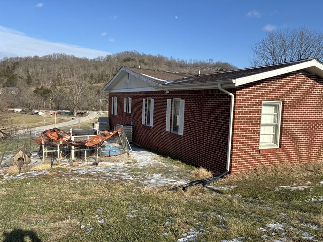 11 Stonewall Hwy, Carthage, TN 37030