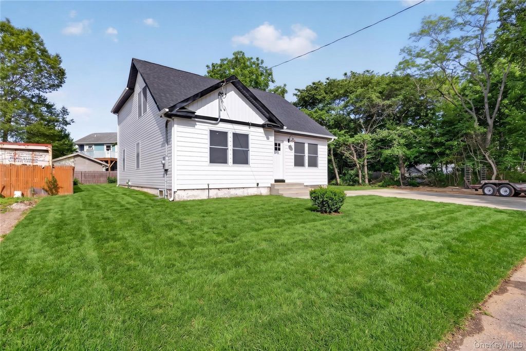 68 Cyprus Avenue, Brentwood, NY 11717