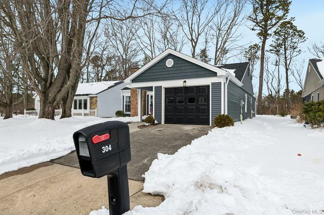 304 Kingston Court, Ridge, NY 11961