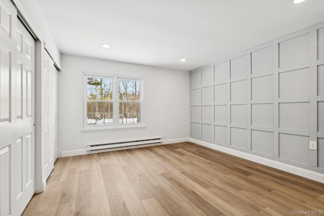 304 Kingston Court, Ridge, NY 11961