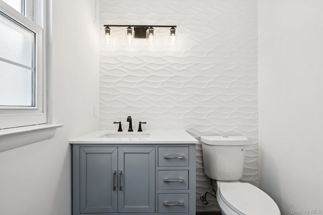 304 Kingston Court, Ridge, NY 11961