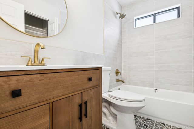 304 Kingston Court, Ridge, NY 11961