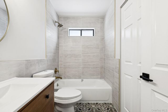 304 Kingston Court, Ridge, NY 11961