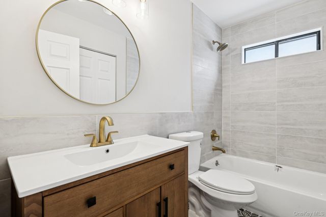 304 Kingston Court, Ridge, NY 11961