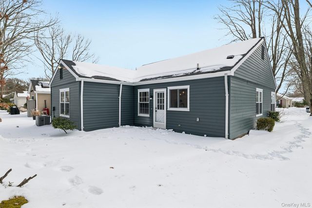 304 Kingston Court, Ridge, NY 11961