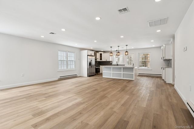 304 Kingston Court, Ridge, NY 11961