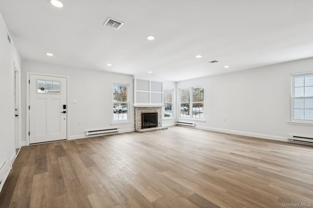 304 Kingston Court, Ridge, NY 11961