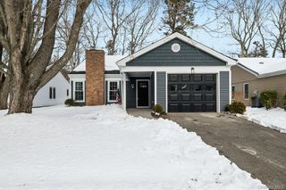 304 Kingston Court, Ridge, NY 11961