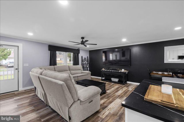 509 UPSHUR DR, Inwood, WV 25428