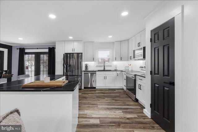 509 UPSHUR DR, Inwood, WV 25428