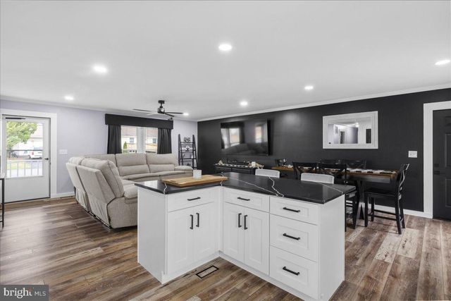 509 UPSHUR DR, Inwood, WV 25428