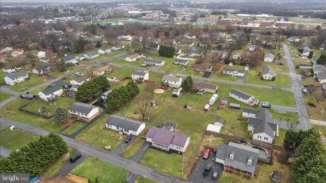 509 UPSHUR DR, Inwood, WV 25428