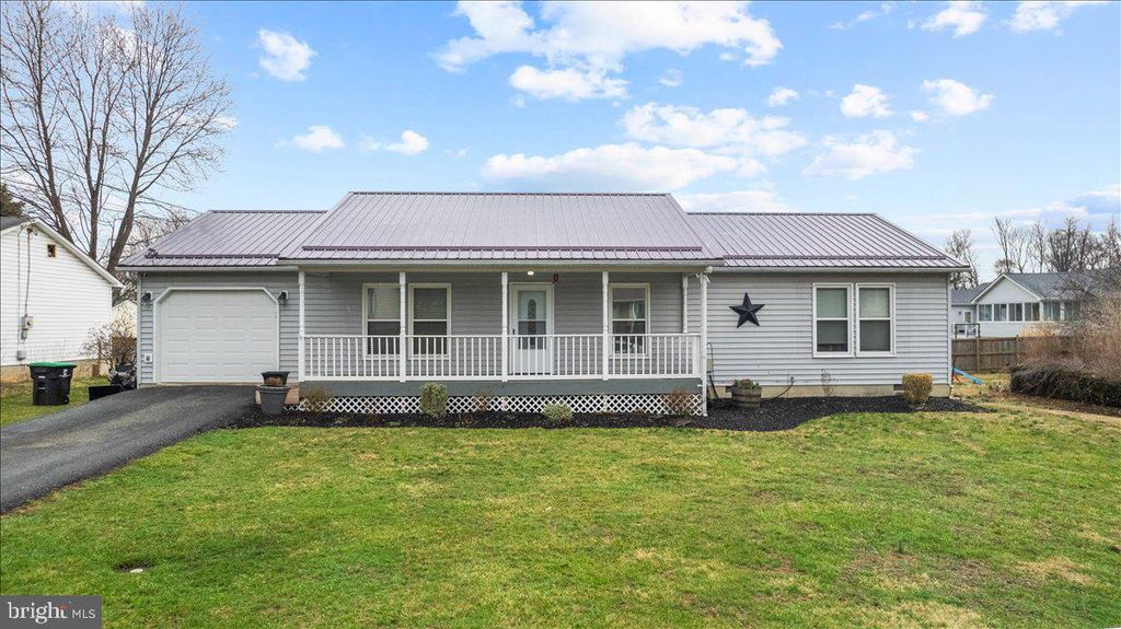 509 UPSHUR DR, Inwood, WV 25428