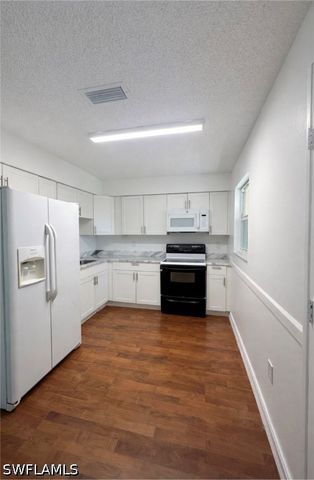 3325 Airport RD N J6, Naples, FL 34105