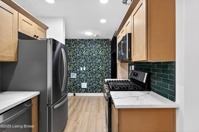 7919 Daffodil Dr, Louisville, KY 40258