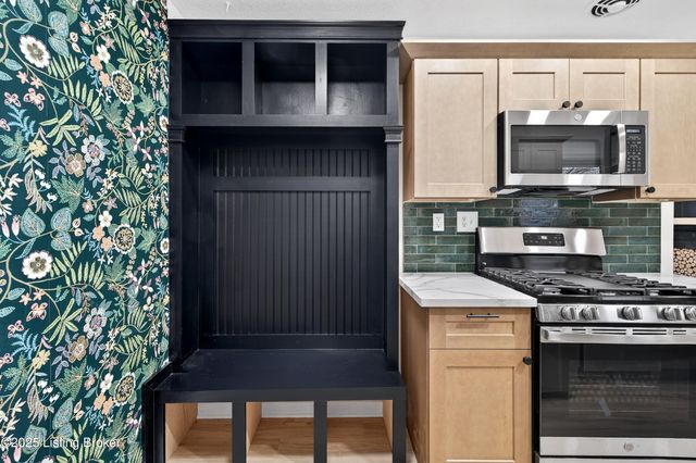 7919 Daffodil Dr, Louisville, KY 40258