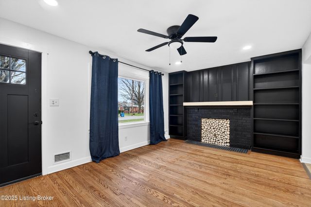 7919 Daffodil Dr, Louisville, KY 40258