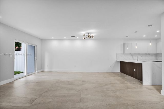 3433 SW 16th Ter, Miami, FL 33145