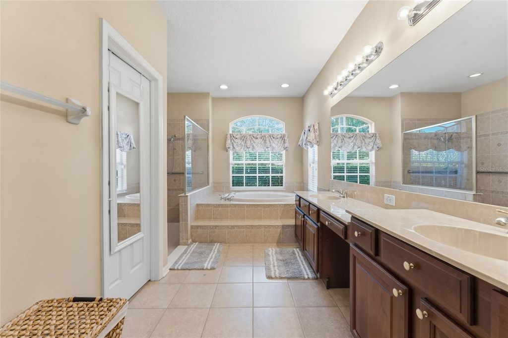 Image 13 of property listing at 5925 JEFFERSON PARK DRIVE, Tampa, FL 33625