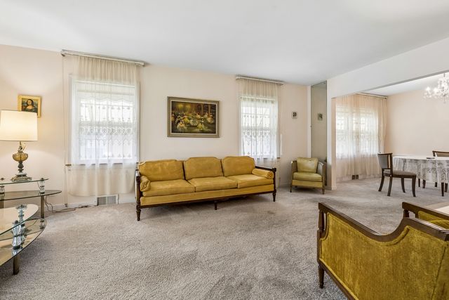 5618 N Kenneth Avenue, Chicago, IL 60646