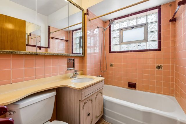 5618 N Kenneth Avenue, Chicago, IL 60646