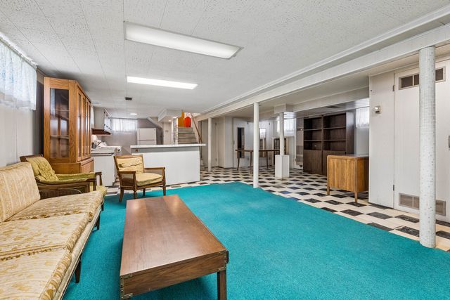 5618 N Kenneth Avenue, Chicago, IL 60646