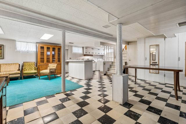 5618 N Kenneth Avenue, Chicago, IL 60646