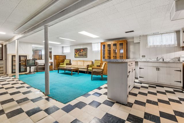 5618 N Kenneth Avenue, Chicago, IL 60646