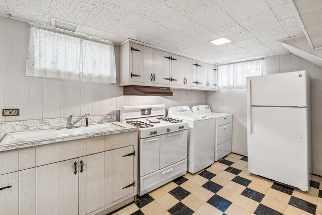 5618 N Kenneth Avenue, Chicago, IL 60646