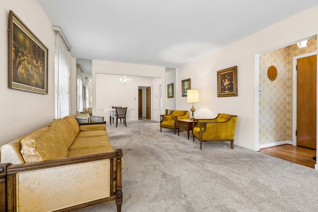 5618 N Kenneth Avenue, Chicago, IL 60646