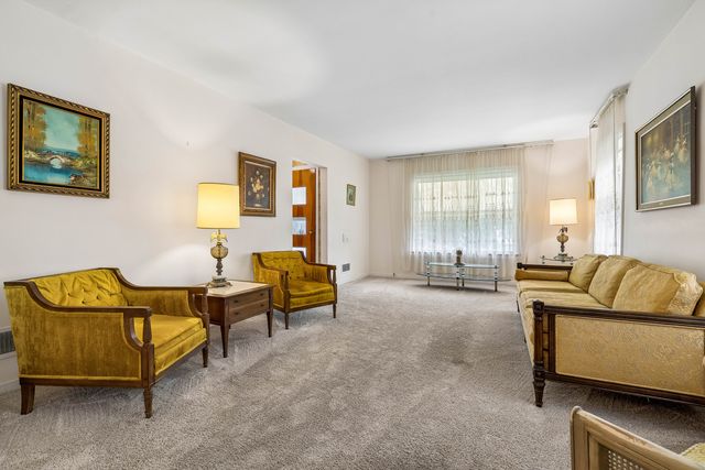 5618 N Kenneth Avenue, Chicago, IL 60646