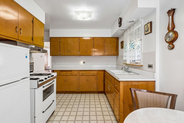 5618 N Kenneth Avenue, Chicago, IL 60646